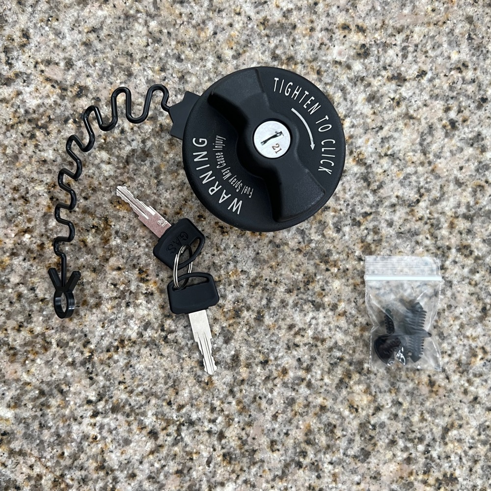 Locking fuel cap - Stant Model #10595 - EUC